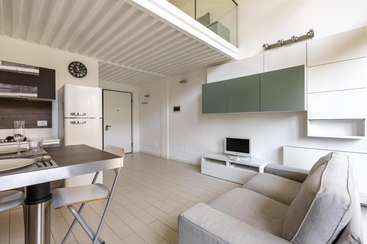 Appartement Elegant Loft With Balcony! à Milan Extérieur photo