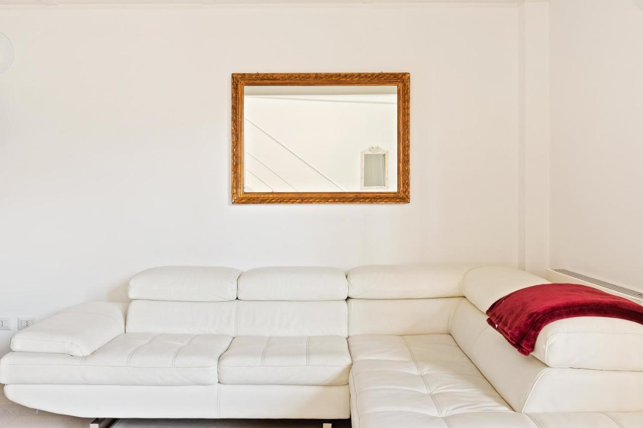 Appartement Elegant Loft With Balcony! à Milan Extérieur photo